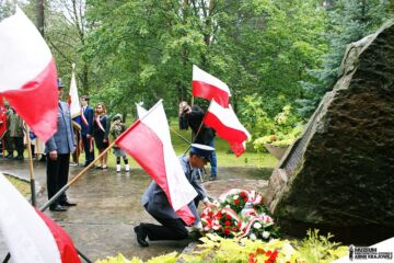 Policja oddaje hołd Komendantowi AK Kazimierzowi Pilatowi