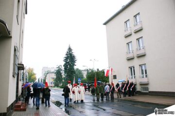 Uroczystość pod tablicą pamiątkową podporucznika Henryka Kuca
