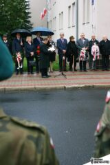 Uroczystość pod tablicą pamiątkową podporucznika Henryka Kuca