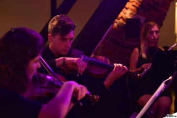 Nadsańska Orkiestra Kameralna (fot. Roksana Bąk/www.mdkstalowawola.pl)