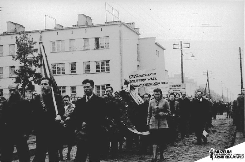 1 listopada 1945 r. w Mauzoleum w Stalowej Woli pochowano pierwszych żołnierzy AK poległych w czasie wojny [GALERIA]