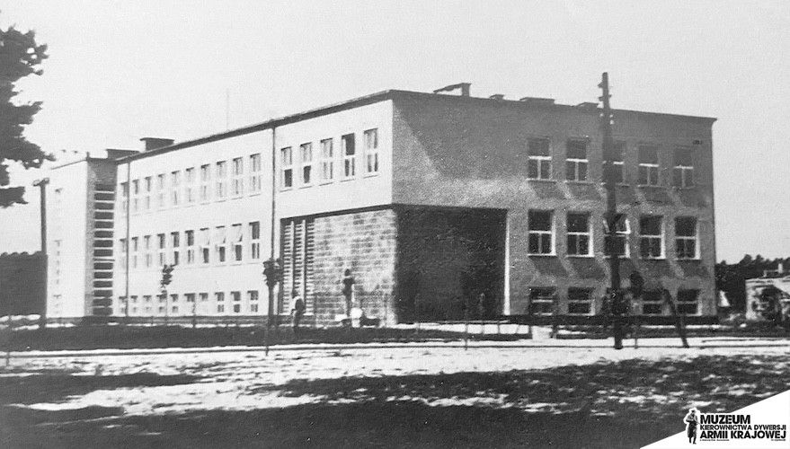 8 grudnia 1943 r. żołnierze Kedywu odbili zastępcę komendanta obwodu z niemieckiego szpitala w Stalowej Woli