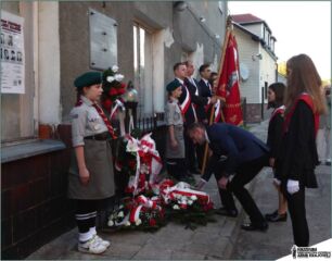 Pan Dyrektor Zespołu Szkół im. Armii Krajowej w Jastkowicach