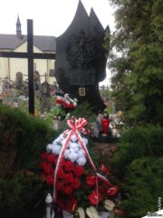 Grób Jozefa Zadzierskiego "Wołyniaka"w Tarnawcu. (fot. Fundacja KEDYW)