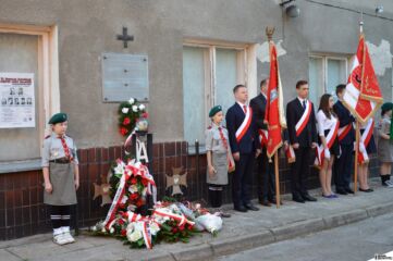 Tablica pamiątkowa na rozwadowskim Kedywie