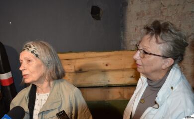 Córki Bohaterów rozwadowskiego Kedywu. od lewej Edyta Bełżyńska-Solińska i Zofia Korfel.