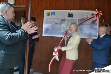 Córka kapitana Thomasa Storeya przecina wtęgę w Hucie Podgórnej.