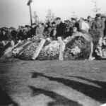 Uroczysty pochówek w piwnicach Mauzoleum 1 listopada 1945 r. (fot. MKDAK)